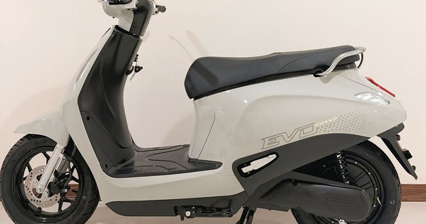 Ảnh thật VinFast Evo Grand: Hai người ngồi có chật không, cốp xe có thể lắp thêm pin phụ trông ra sao?