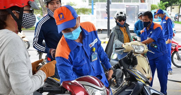 Cấm xe máy chạy xăng, cây xăng có thể chuyển thành trạm sạc xe điện?