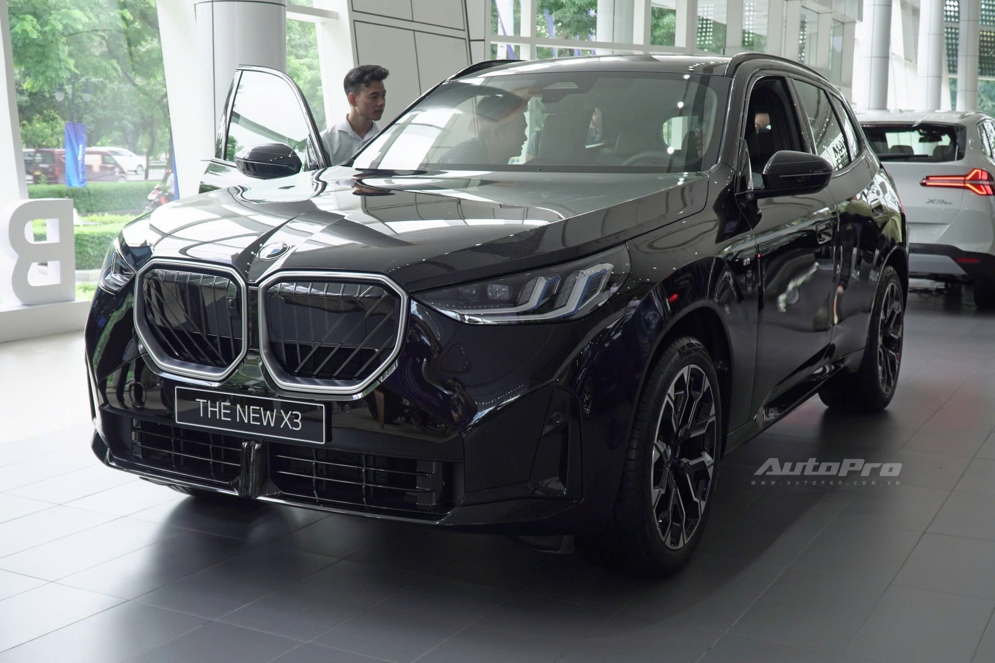 BMW X3 tăng giá hơn 300 triệu đồng nhưng vẫn rẻ hơn GLC 300, thêm cảnh báo điểm mù - Ảnh 4