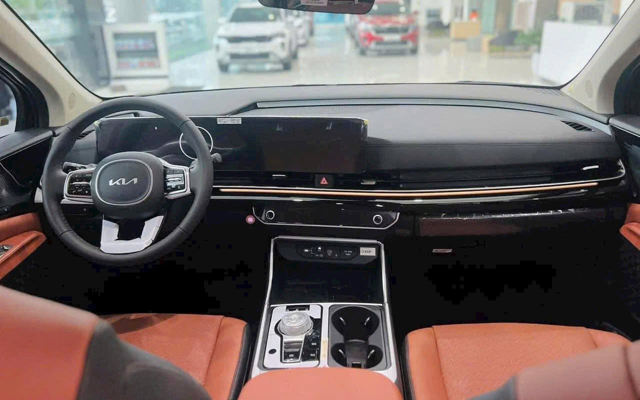 Giá Kia Carnival tiếp tục 'dò đáy', giảm hơn 100 triệu đồng tại đại lý: Bản dầu đắt nhất còn dưới 1,5 tỷ đồng, rẻ hơn nửa tỷ so với Viloran - Ảnh 3