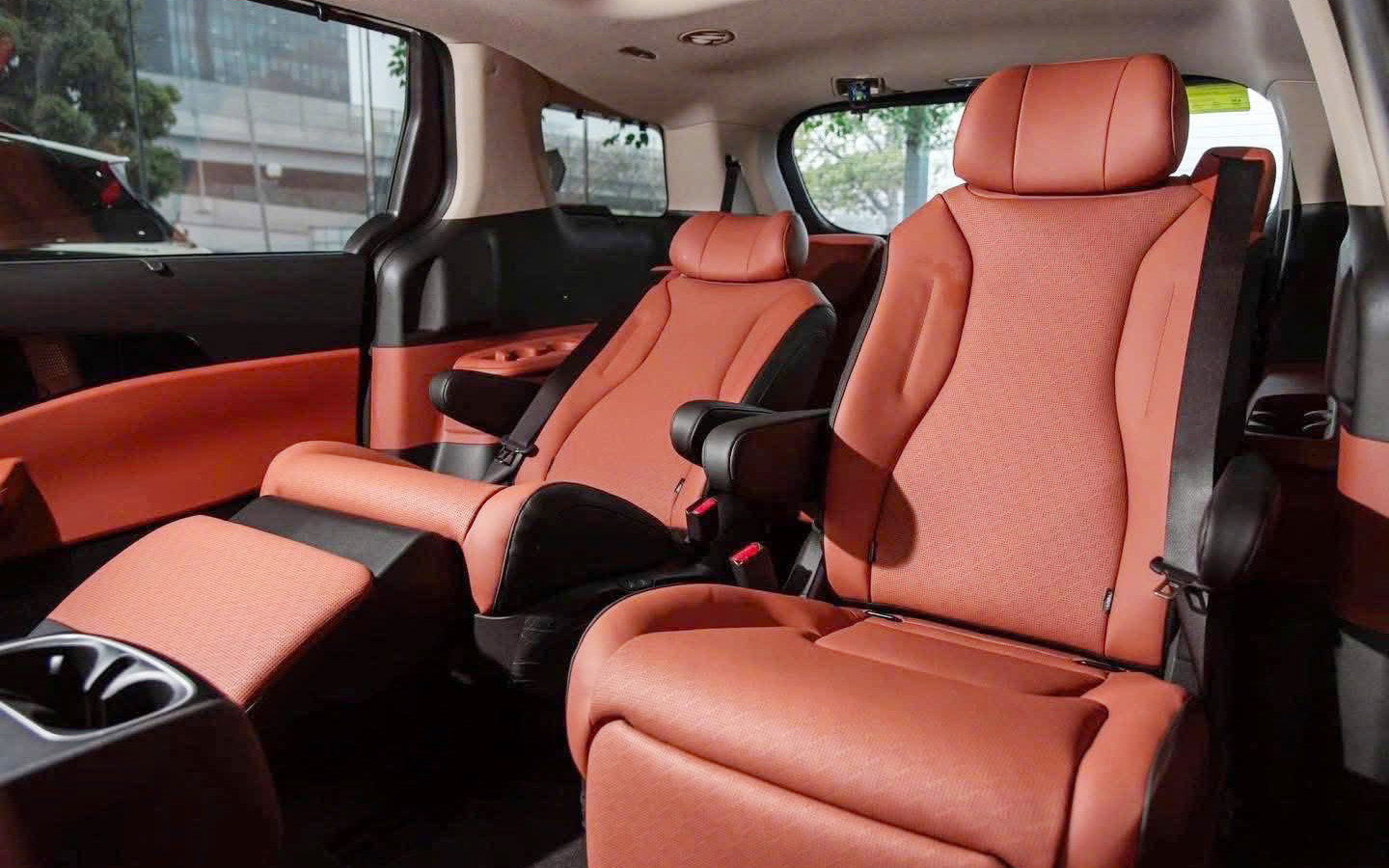 Giá Kia Carnival tiếp tục 'dò đáy', giảm hơn 100 triệu đồng tại đại lý: Bản dầu đắt nhất còn dưới 1,5 tỷ đồng, rẻ hơn nửa tỷ so với Viloran - Ảnh 4