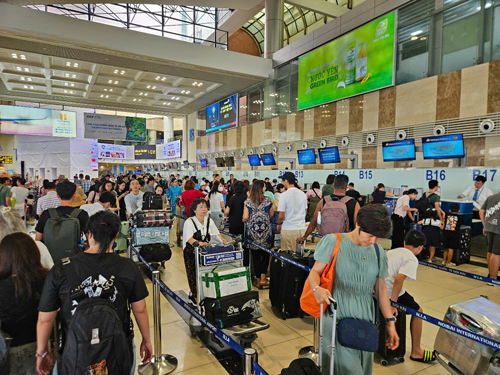 Bất ngờ giá vé máy bay - Ảnh 1