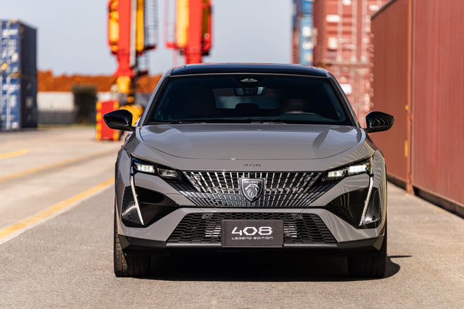 Peugeot 408 Legend Edition ra mắt tại Việt Nam: Giới hạn 215 chiếc, giá từ 1,04 tỷ đồng - Ảnh 1