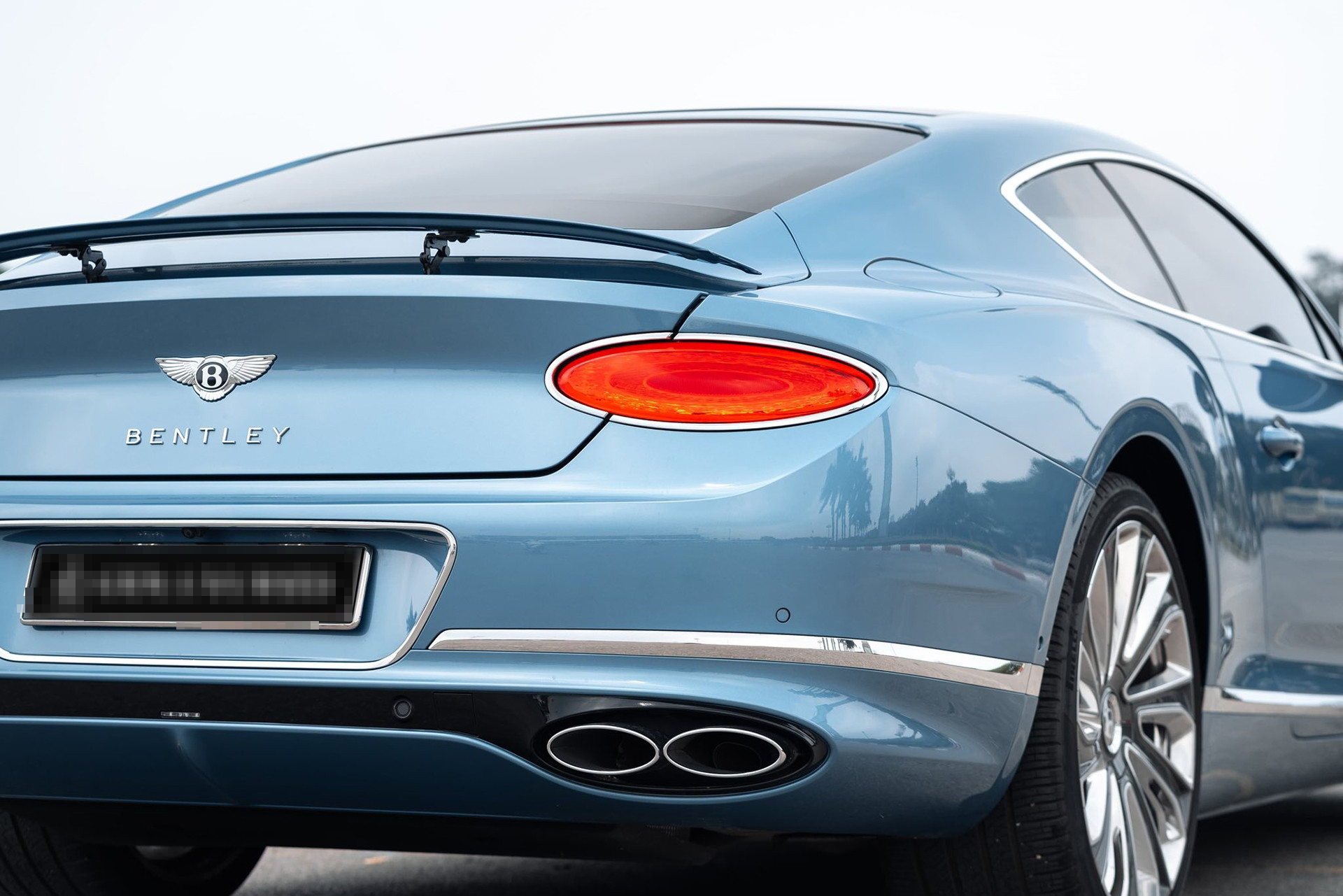 Ở Việt Nam có chiếc xe đi 1 km 'đánh rơi' hơn 2 triệu đồng, đi chưa tới 5.000 km đã rớt giá gần 40% - Ảnh 8