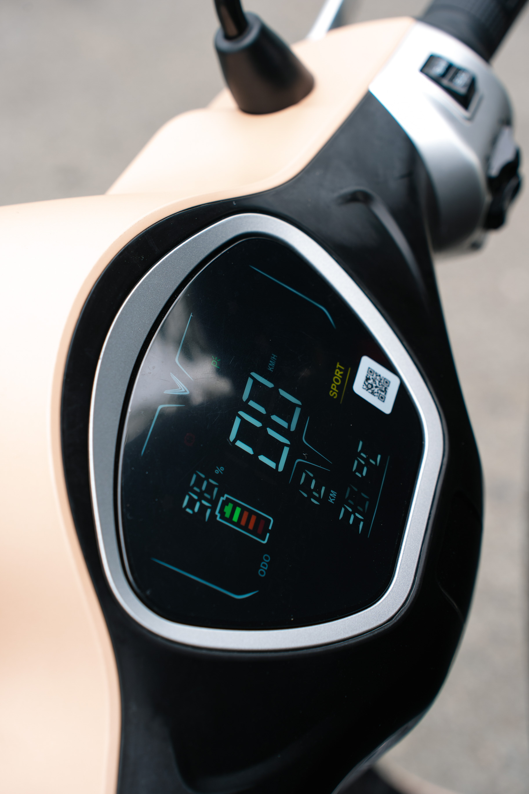 Mẫu xe máy điện đi từ Hà Nội đến Nghệ An mới cần sạc: Cốp rộng hơn Vision, Lead, giá "êm" - Ảnh 6