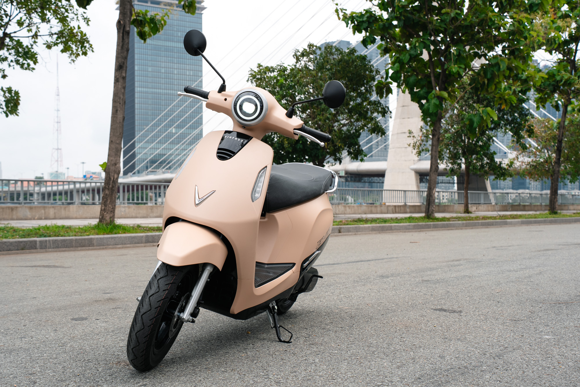 Mẫu xe máy điện đi từ Hà Nội đến Nghệ An mới cần sạc: Cốp rộng hơn Vision, Lead, giá "êm" - Ảnh 11