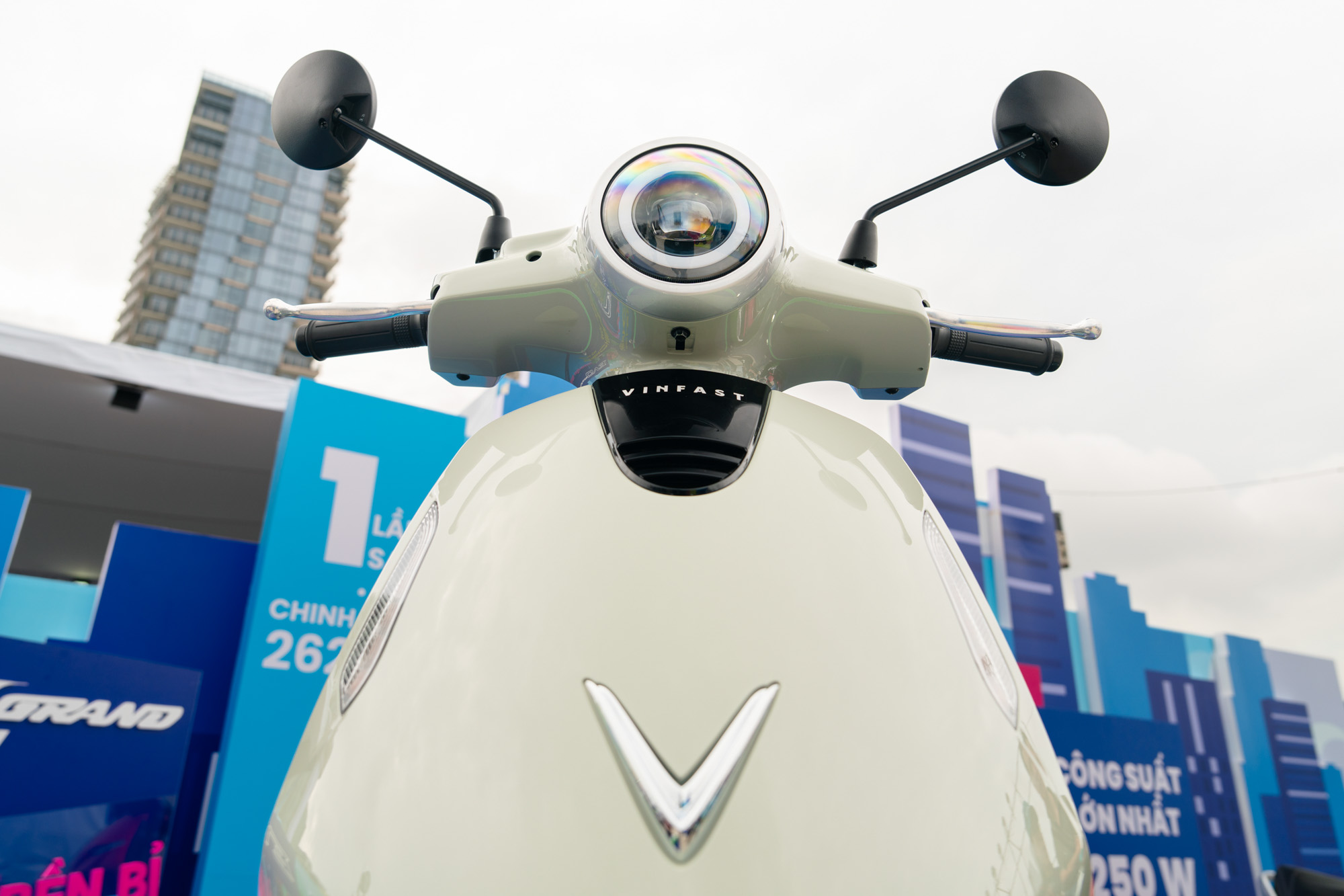 Mẫu xe máy điện đi từ Hà Nội đến Nghệ An mới cần sạc: Cốp rộng hơn Vision, Lead, giá "êm" - Ảnh 4