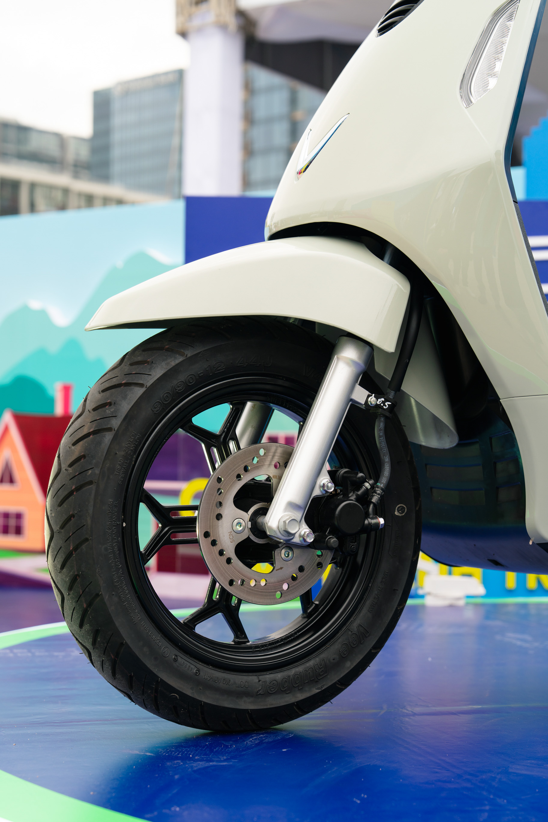 Mẫu xe máy điện đi từ Hà Nội đến Nghệ An mới cần sạc: Cốp rộng hơn Vision, Lead, giá "êm" - Ảnh 7