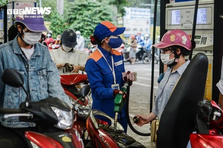 Đề xuất tiếp tục giảm thuế bảo vệ môi trường với xăng dầu đến hết năm 2026 - Ảnh 2