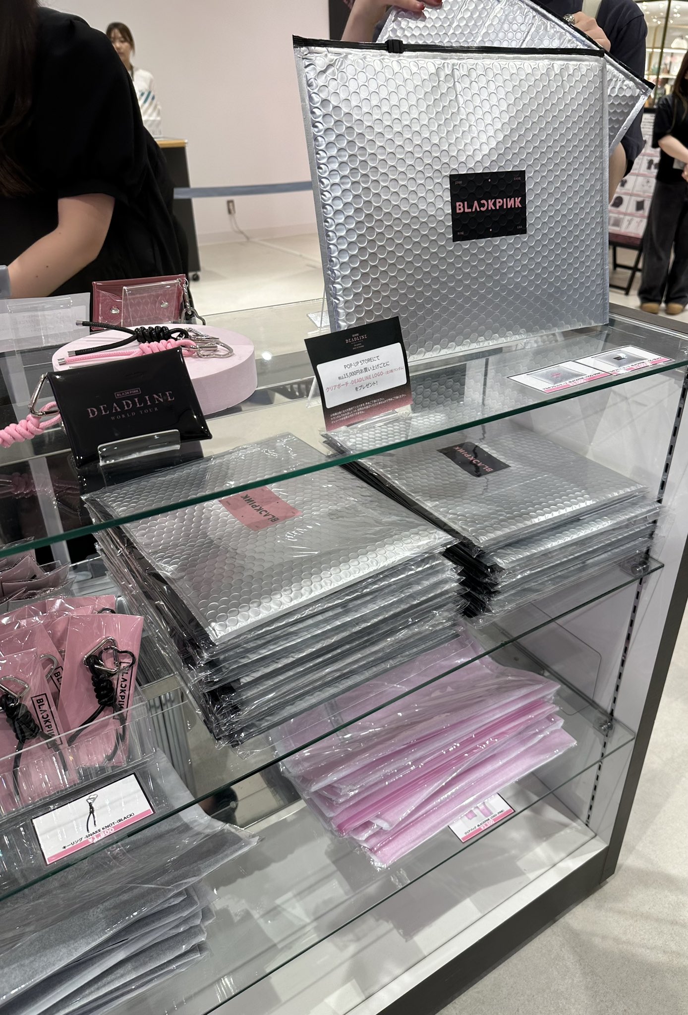 BLACKPINK bán bao nylon giá nửa triệu, fan ngỡ ngàng - Ảnh 3