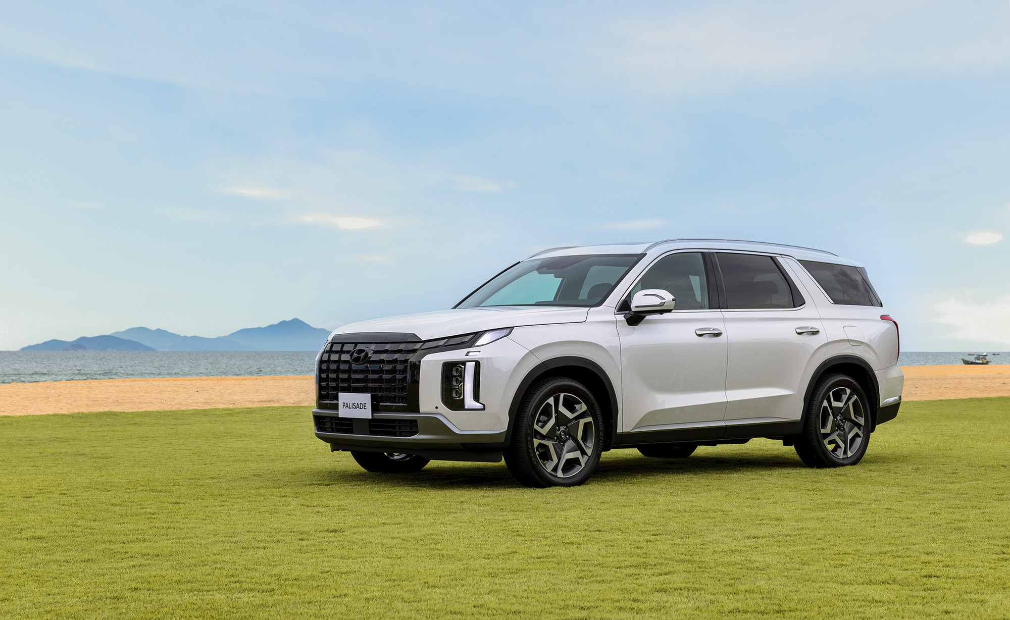 Hyundai 'mạnh tay' ưu đãi Santa Fe và Palisade: giảm 100% phí trước bạ, tặng cả Samsung Galaxy Tab - Ảnh 2