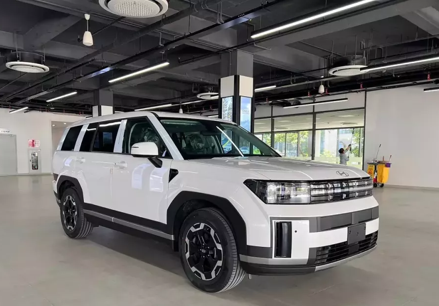 Giá Hyundai Santa Fe chạm ‘đáy’, bản tiêu chuẩn còn 855 triệu đồng, rẻ ngang Toyota Corolla Cross - Ảnh 1