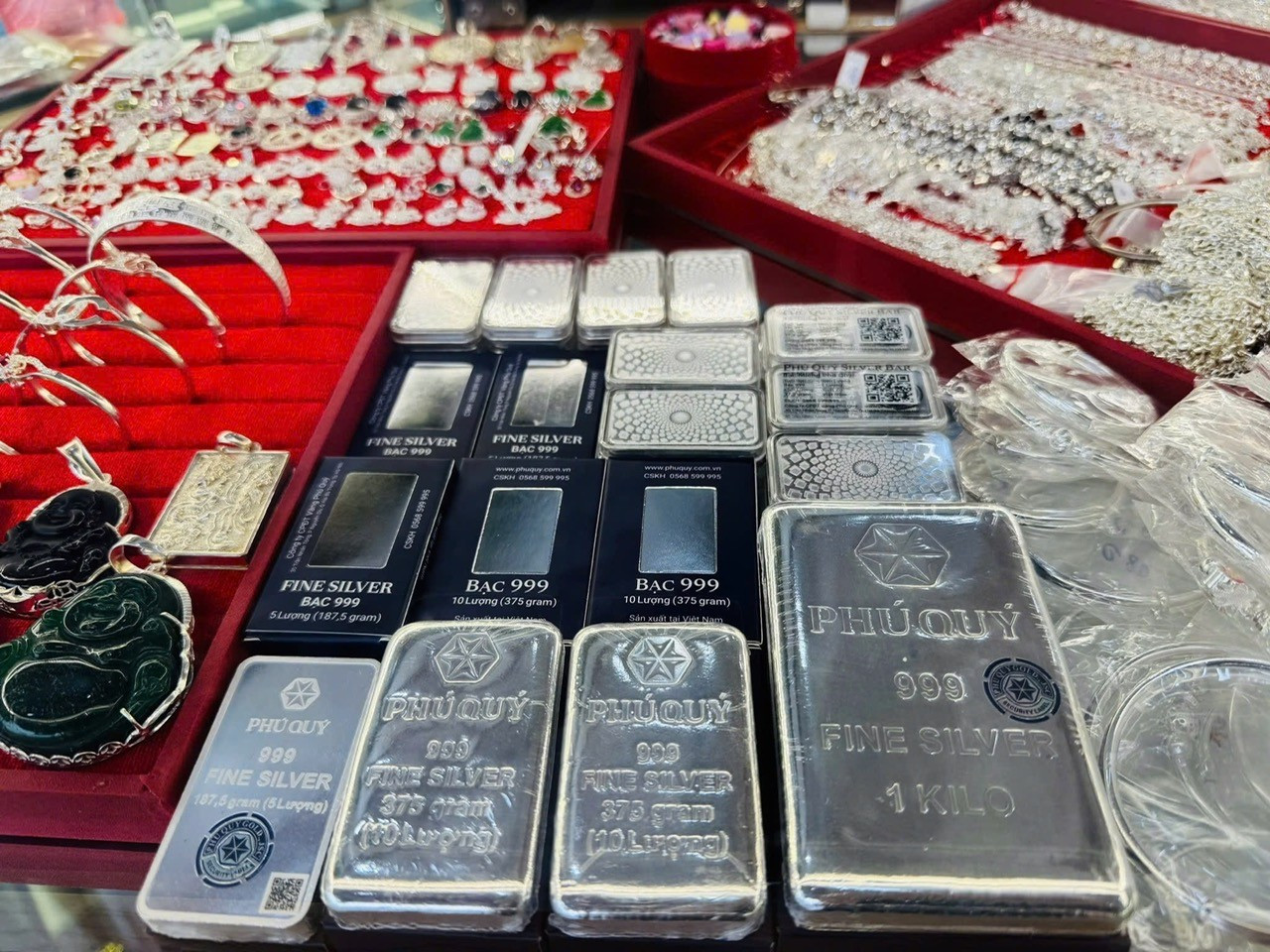 Giá bạc, vàng đều tăng kỷ lục, thúc đẩy sự quan tâm chưa từng có - Ảnh 2