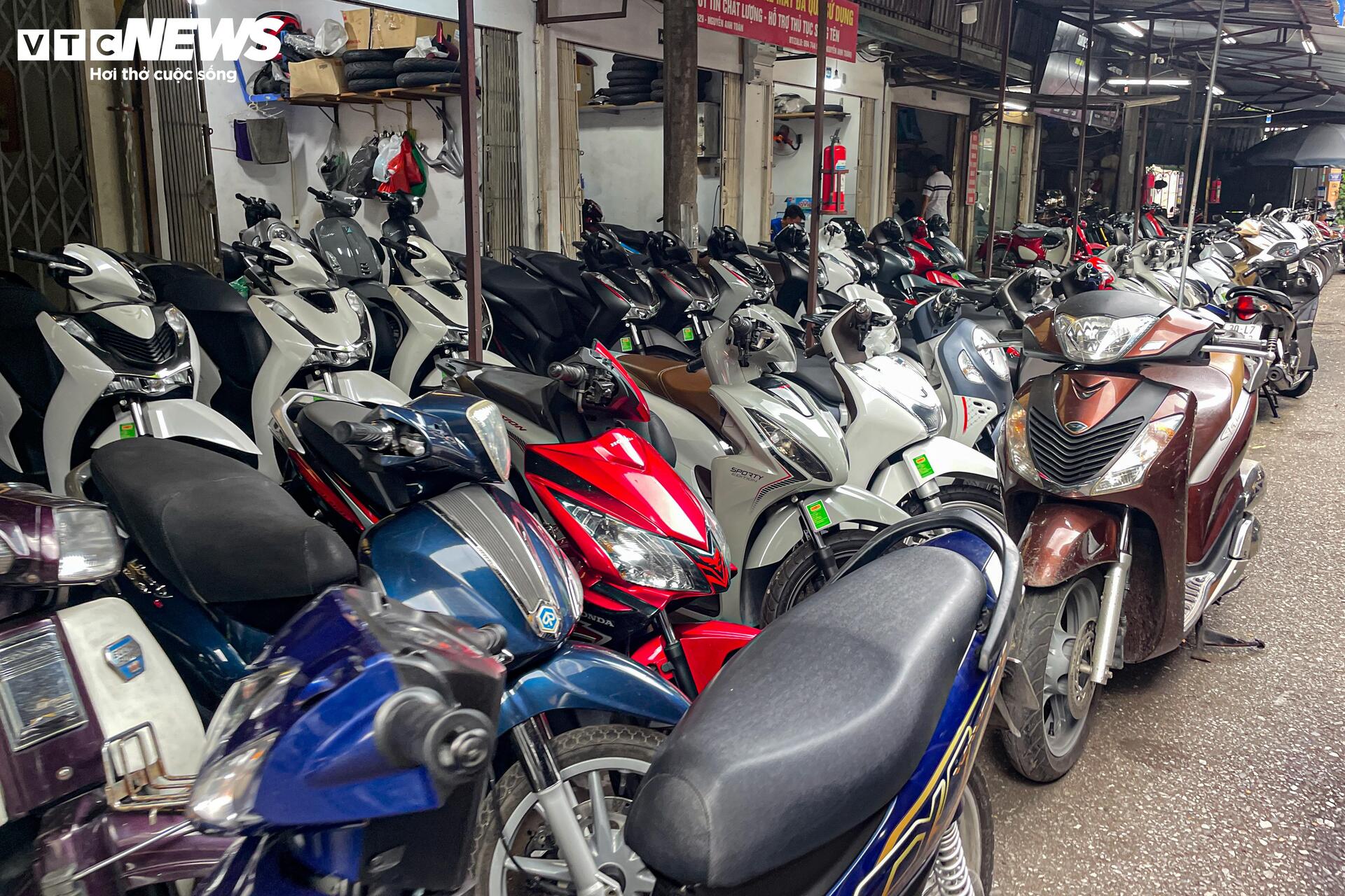 'Thủ phủ' xe máy cũ ở Hà Nội ế ẩm trước thông tin xe xăng sắp bị thay thế - Ảnh 6