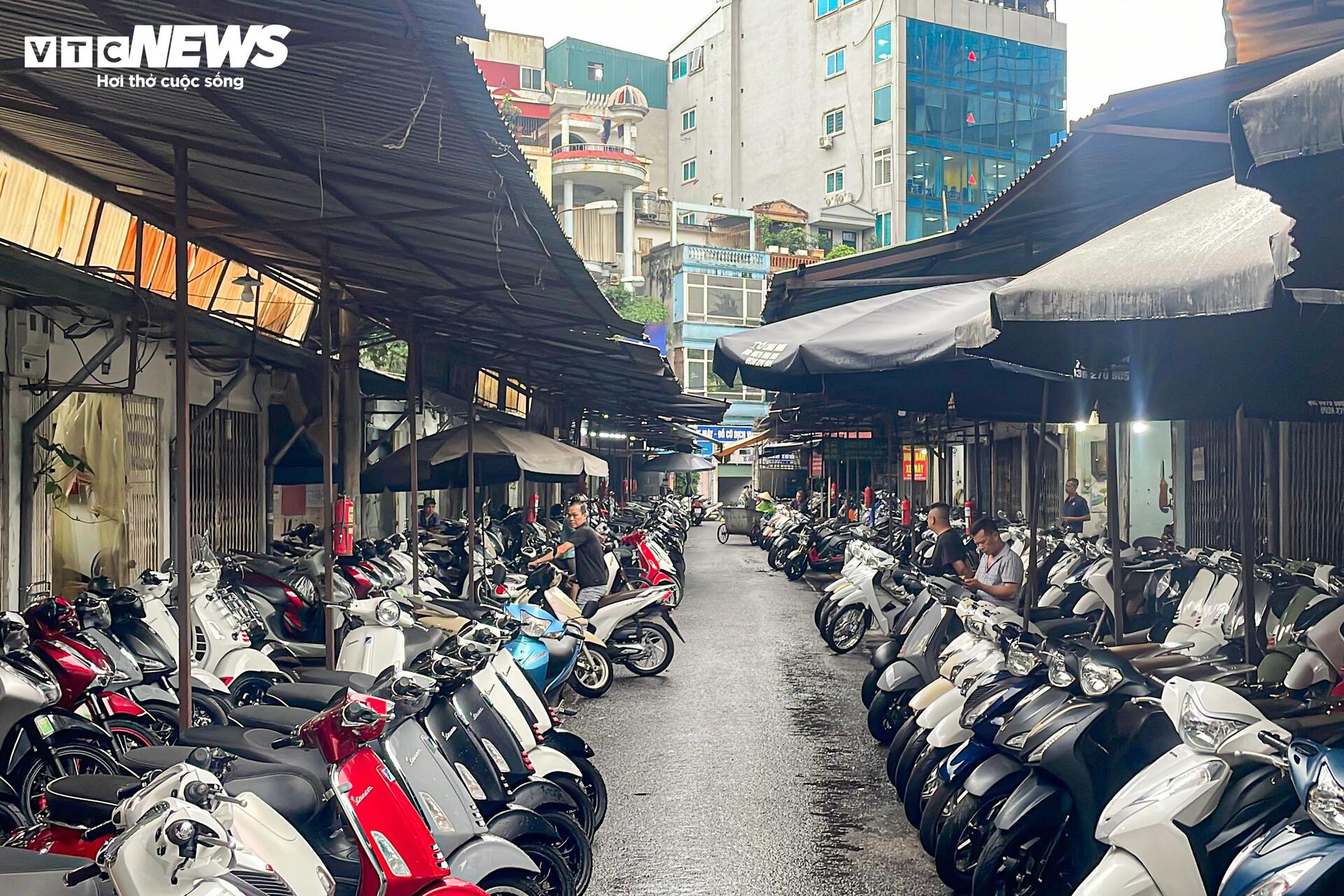 'Thủ phủ' xe máy cũ ở Hà Nội ế ẩm trước thông tin xe xăng sắp bị thay thế - Ảnh 2