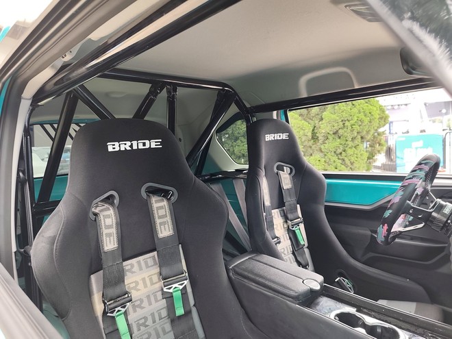 Hai chiếc VinFast VF 3 'đốt lốp' khét lẹt, có trang bị như xe đua: Thứ quan trọng nhất vẫn nguyên bản - Ảnh 4