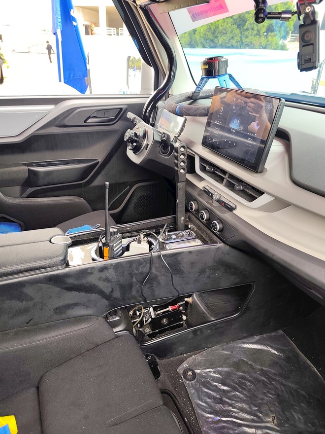 Hai chiếc VinFast VF 3 'đốt lốp' khét lẹt, có trang bị như xe đua: Thứ quan trọng nhất vẫn nguyên bản - Ảnh 5