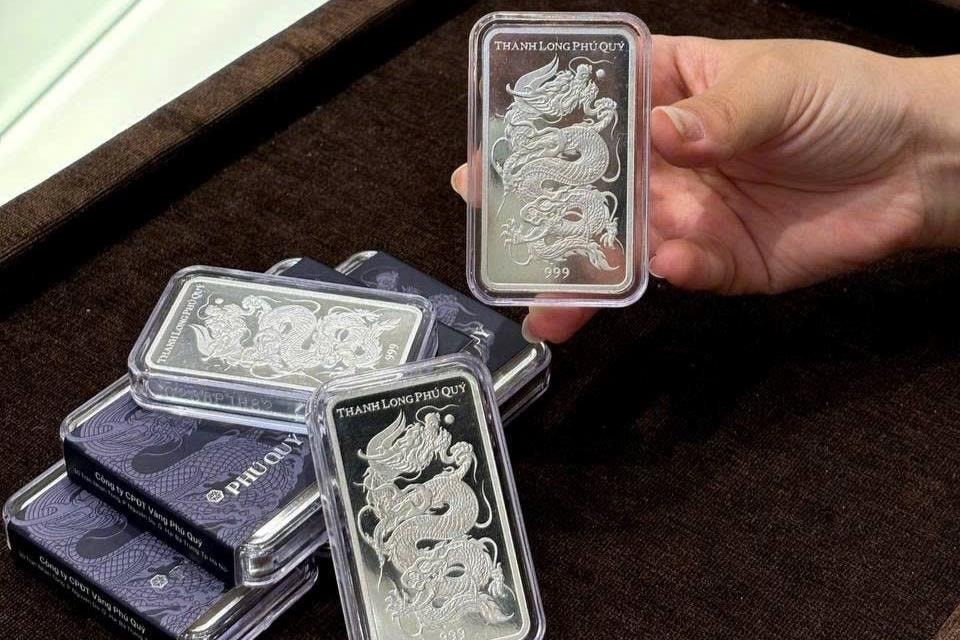 Giá bạc lại vượt đỉnh, tiến gần mốc 1,5 triệu/lượng - Ảnh 1