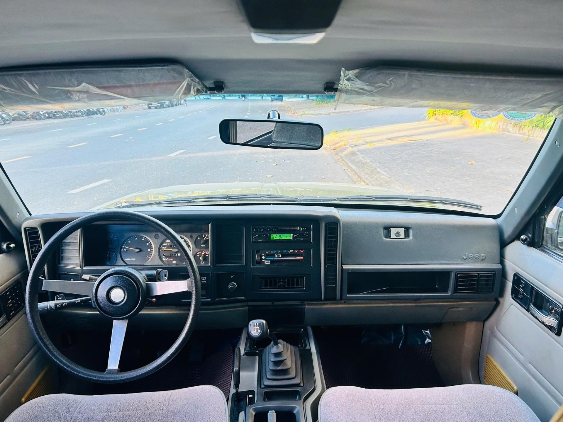 Ông Đặng Lê Nguyên Vũ lại có thêm 'hàng độc': SUV địa hình Jeep Cherokee gần 25 năm tuổi chỉ mới đi hơn 1.600km - Ảnh 4