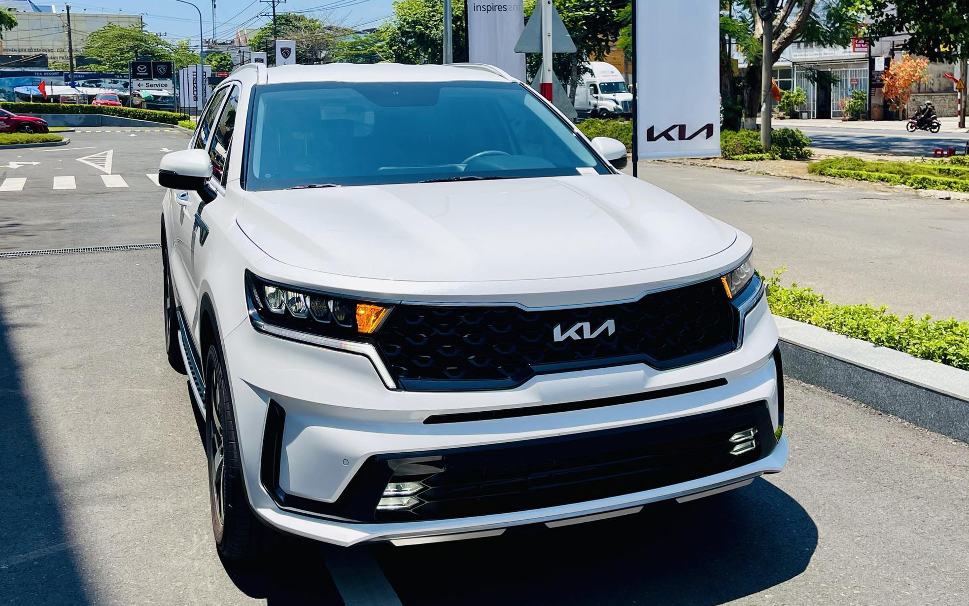 Kia Sorento giảm giá còn từ 879 triệu đồng tại đại lý, đua giá với Santa Fe nhưng VIN 2025 - Ảnh 1