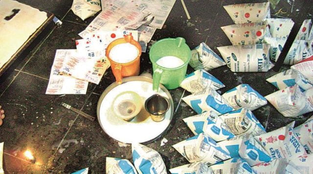 Chỉ tốn 1.500 đồng tạo ra 1 lít sữa từ… sơn, dầu gội và urê: Cả đường dây sữa độc bị quét sạch trong 72 giờ - Ảnh 2