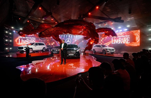 Mercedes-Benz Việt Nam ra mắt bộ đôi GLS mới trong triển lãm LiveRARE - Ảnh 4