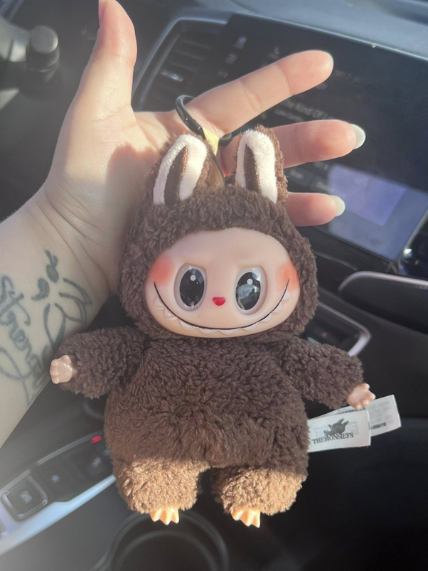 Pop Mart kiện 7-Eleven vì 'đạo nhái' con cưng Labubu - Ảnh 3