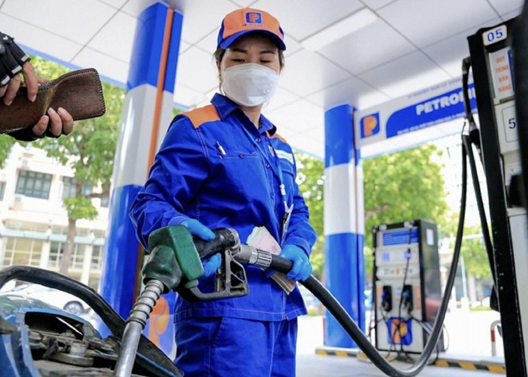 Giá xăng 24/7: Giảm còn 19.279 đồng/lít từ 15h - Ảnh 1