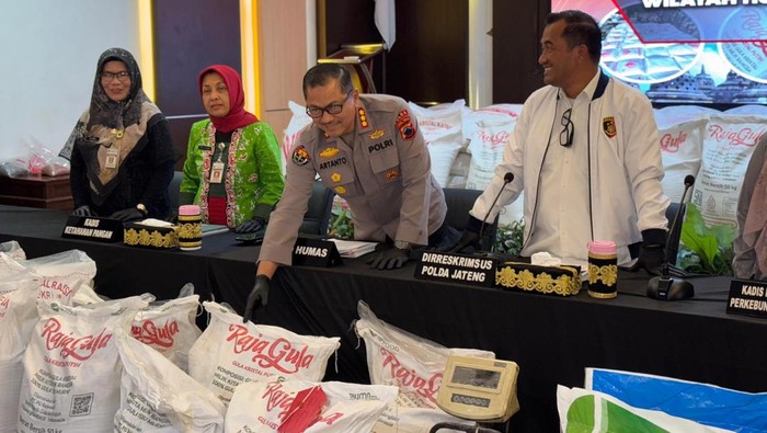 Đột kích một nhà máy, công an triệt phá đường dây sản xuất phân bón giả, bắt giữ giám đốc và tịch thu hàng trăm tấn sản phẩm - Ảnh 2