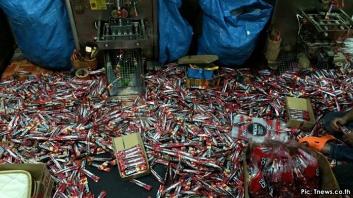 Đột kích một nhà kho, công an triệt phá đường dây sản xuất cà phê Nescafé giả quy mô hàng tỷ đồng, tịch thu hơn 300.000 sản phẩm - Ảnh 2