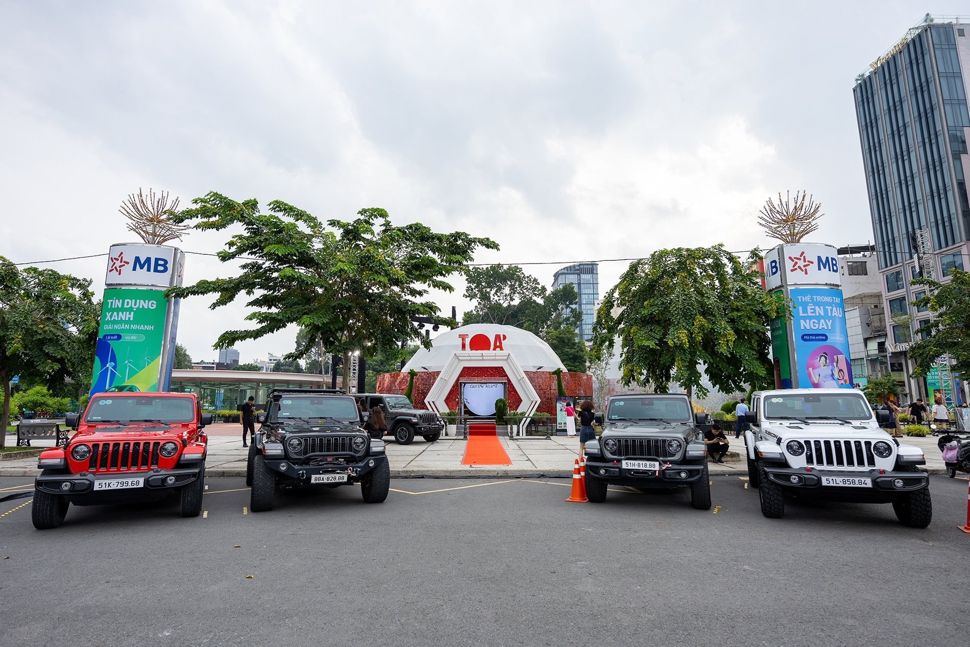 Jeep và danh họa Gustav Klimt phối hợp tổ chức triển lãm nghệ thuật đặc biệt - Ảnh 1