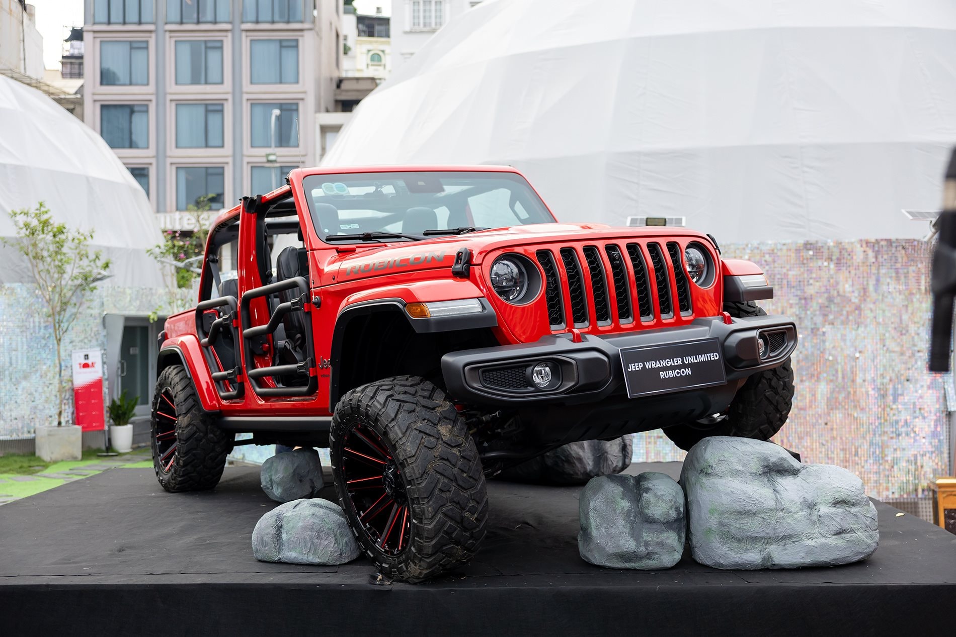 Jeep và danh họa Gustav Klimt phối hợp tổ chức triển lãm nghệ thuật đặc biệt - Ảnh 3