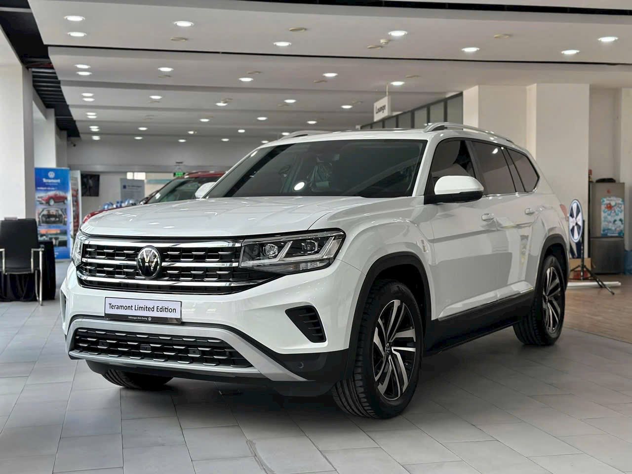 VW Teramont hạ giá kỷ lục còn 1,788 tỷ đồng: Là bản Limited nhiều 'option' xịn, tăng cạnh tranh trước Palisade, làm khó Explorer - Ảnh 1