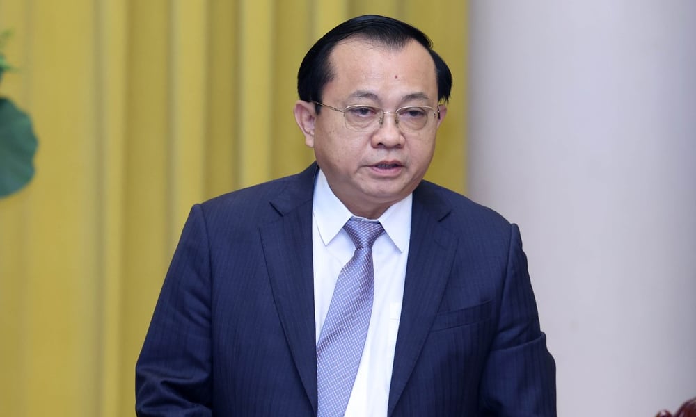 Thuốc lá sẽ bị đánh thuế 10.000 đồng/bao, xì gà chịu mức 100.000 đồng/điếu - Ảnh 1