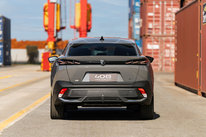 Peugeot 408 Legend Edition ra mắt tại Việt Nam: Giới hạn 215 chiếc, giá từ 1,04 tỷ đồng - Ảnh 2