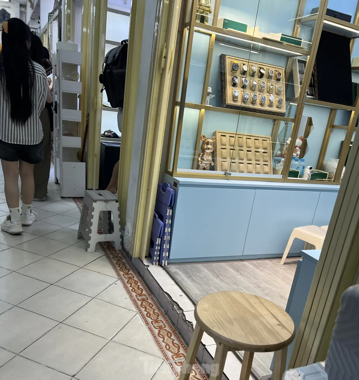 Cửa khép, hàng ra sau tấm ảnh: Mua bán kiểu 'chỉ có ở Saigon Square' - Ảnh 7