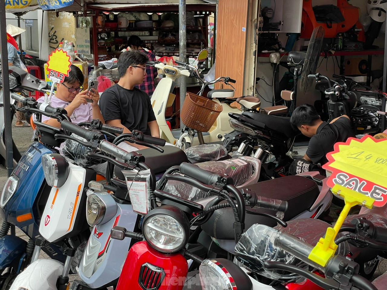 Thị trường xe điện TPHCM 'nóng' từng ngày - Ảnh 5