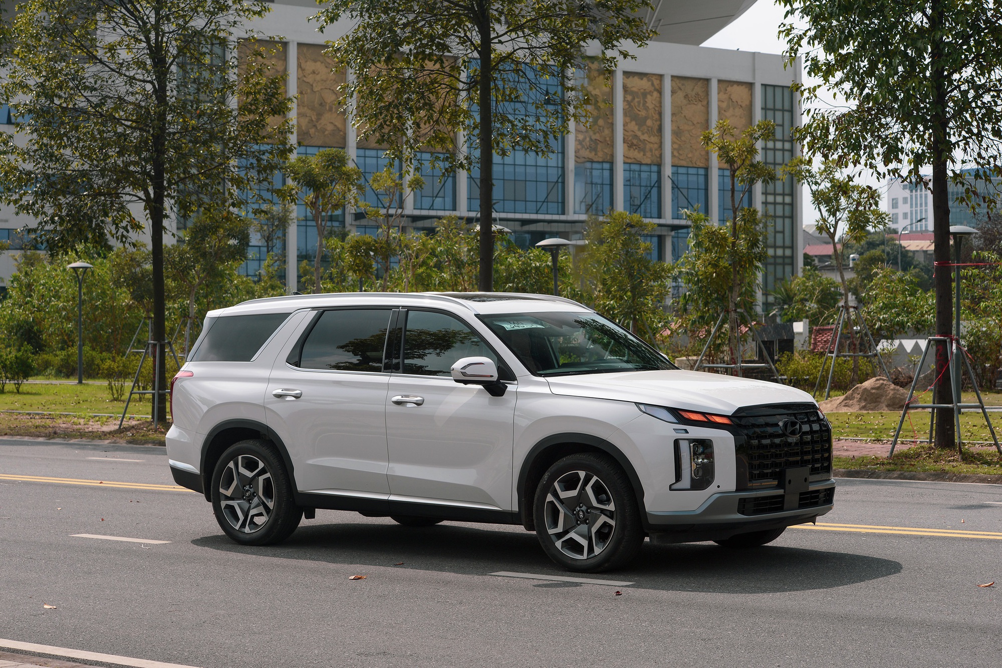 Trải nghiệm Hyundai Palisade giá từ 1,3 tỷ: SUV cỡ lớn, êm và lịch lãm cho doanh nhân - Ảnh 1