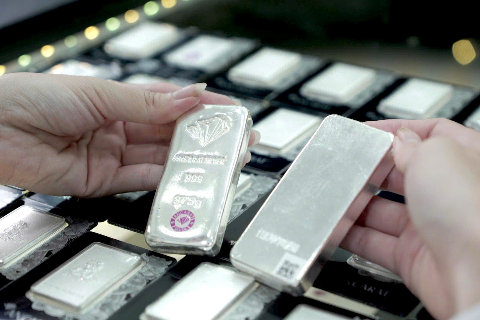 Bạc tăng giá phi mã: Gen Z từ bỏ thói quen mua hàng hiệu xa xỉ, xếp hàng gom bạc hơn 20 ngày mới có - Ảnh 3