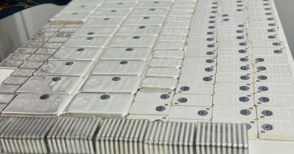 Giá bạc tại Việt Nam lại 'bốc đầu' tăng cao nhất từ trước tới nay, người mua lãi khủng từ đầu năm