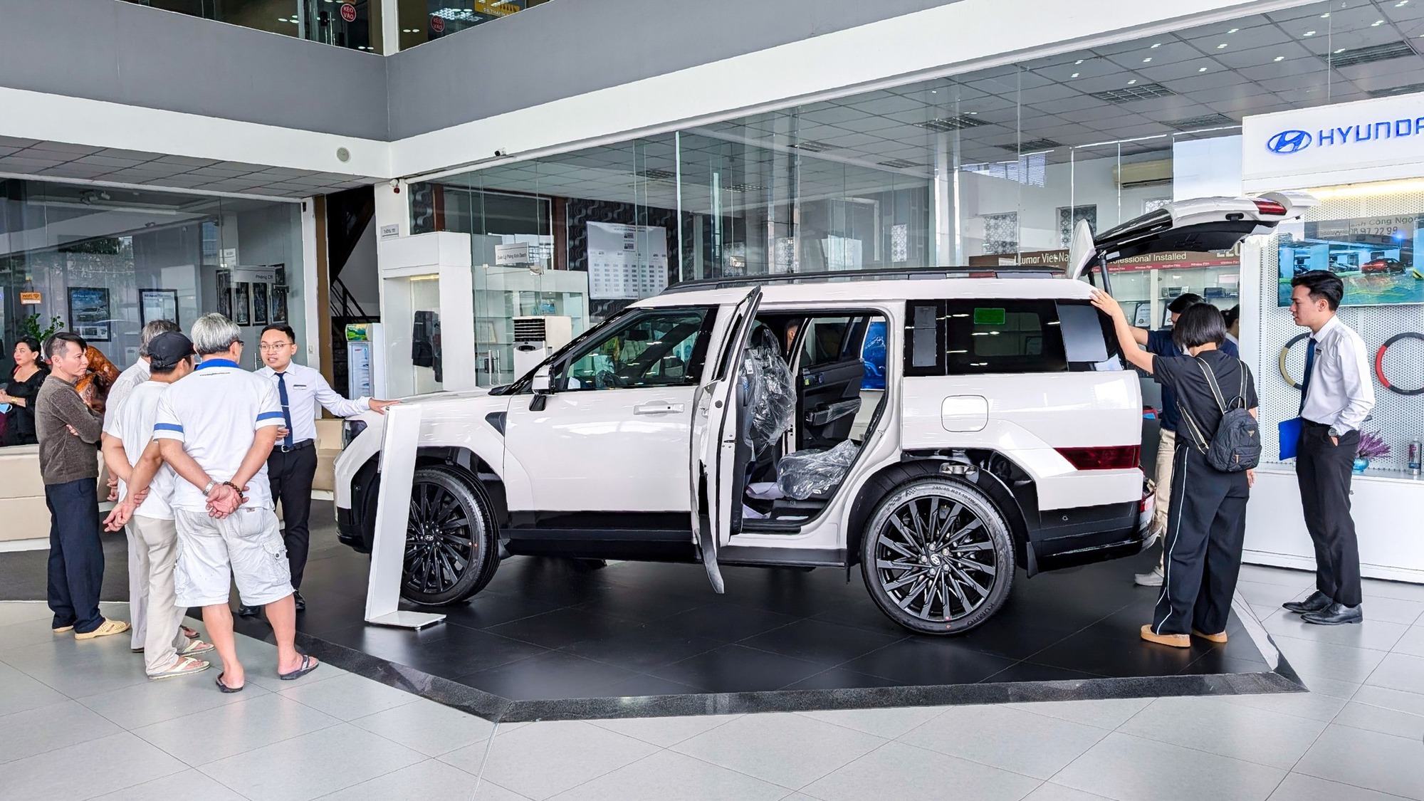 7 tranh cãi điển hình khi Santa Fe giảm dưới 900 triệu: Tự nhiên thấy đẹp nhưng chưa chắc lấy được khách của phân khúc dưới - Ảnh 7