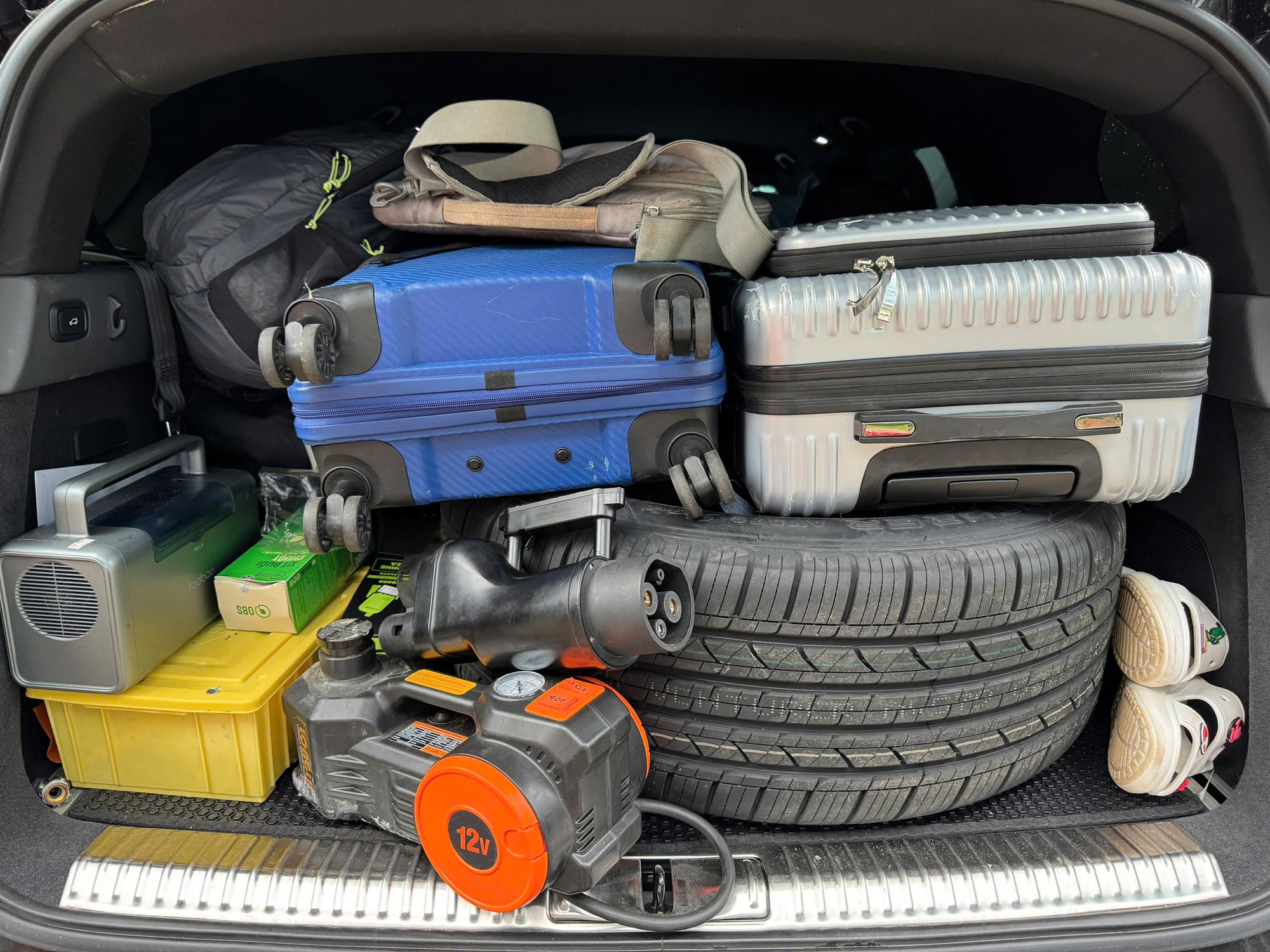 5 chiếc VinFast VF 9 xuyên 5 nước Đông Nam Á: ‘Khởi đầu dù vỡ lốp, vướng thủ tục nhưng không nản lòng’ - Ảnh 9