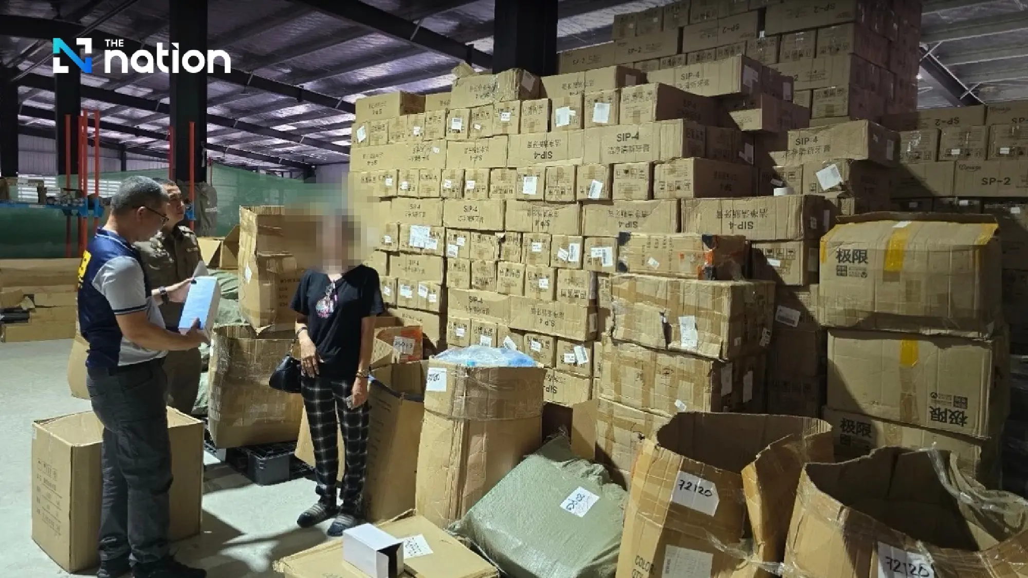 Truy quét 10 ngày liên tiếp, công an đánh sập đường dây buôn mỹ phẩm, thực phẩm chức năng nhái, tịch thu kho hàng trị giá hơn 37 nghìn tỷ đồng - Ảnh 3