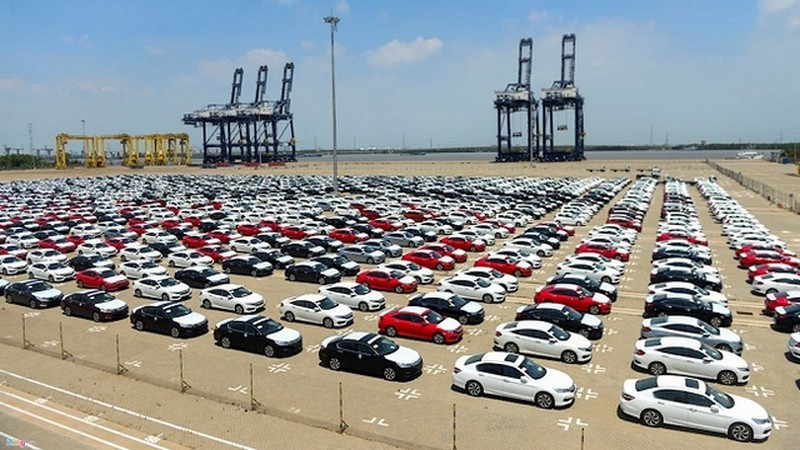 Ô tô ngoại về Việt Nam tăng mạnh - Ảnh 1