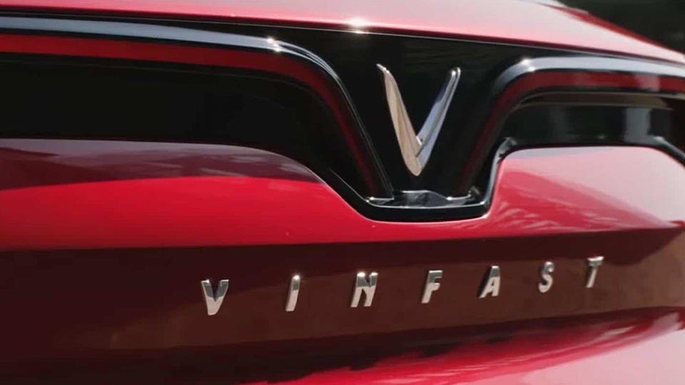 Tỷ phú Phạm Nhật Vượng có động thái lớn sau siêu dự án 2 tỷ USD: tuyển dụng hàng trăm nhân sự, hợp tác mở rộng mạng lưới trạm sạc - Ảnh 1