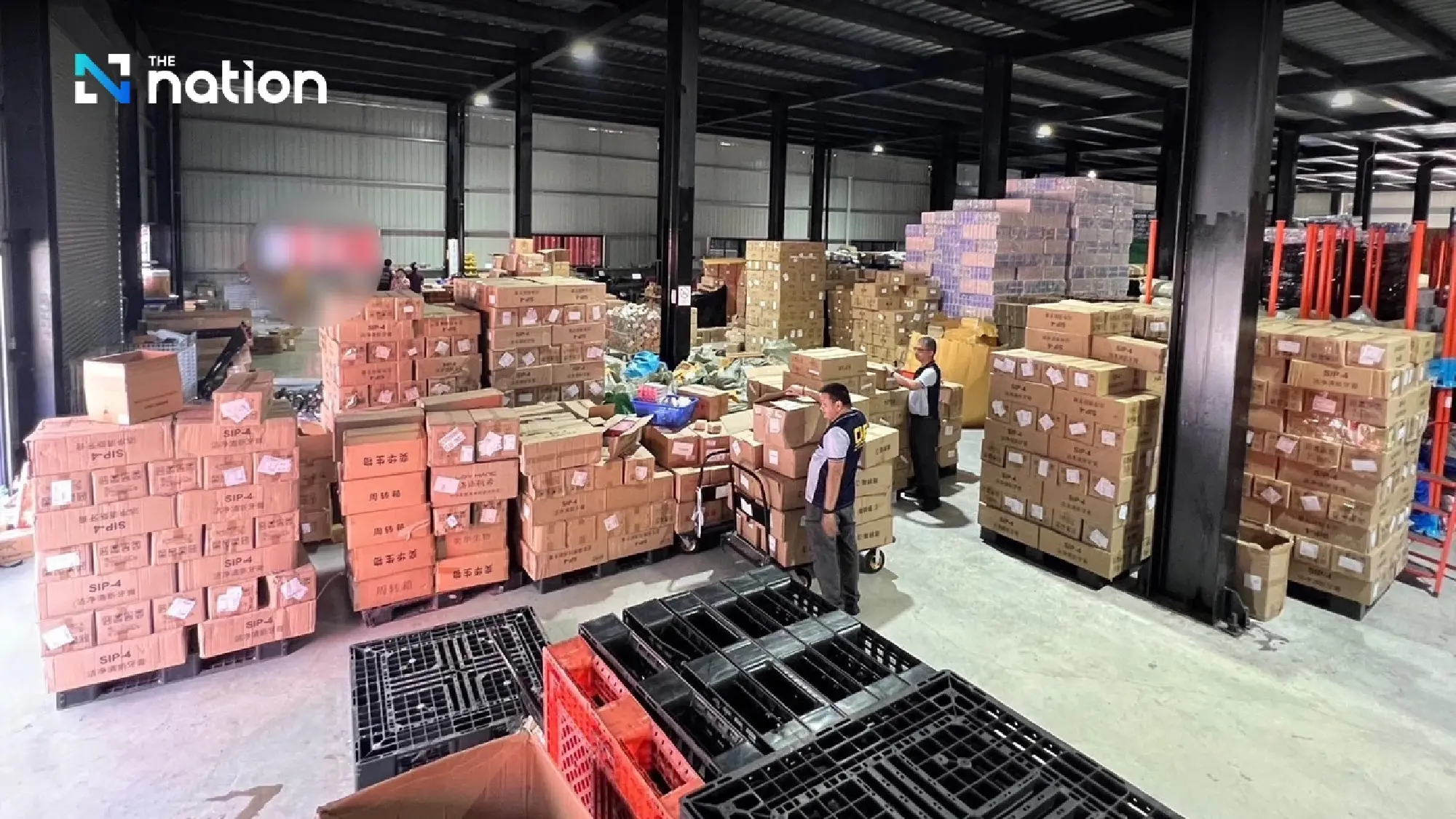 Truy quét 10 ngày liên tiếp, công an đánh sập đường dây buôn mỹ phẩm, thực phẩm chức năng nhái, tịch thu kho hàng trị giá hơn 37 nghìn tỷ đồng - Ảnh 1