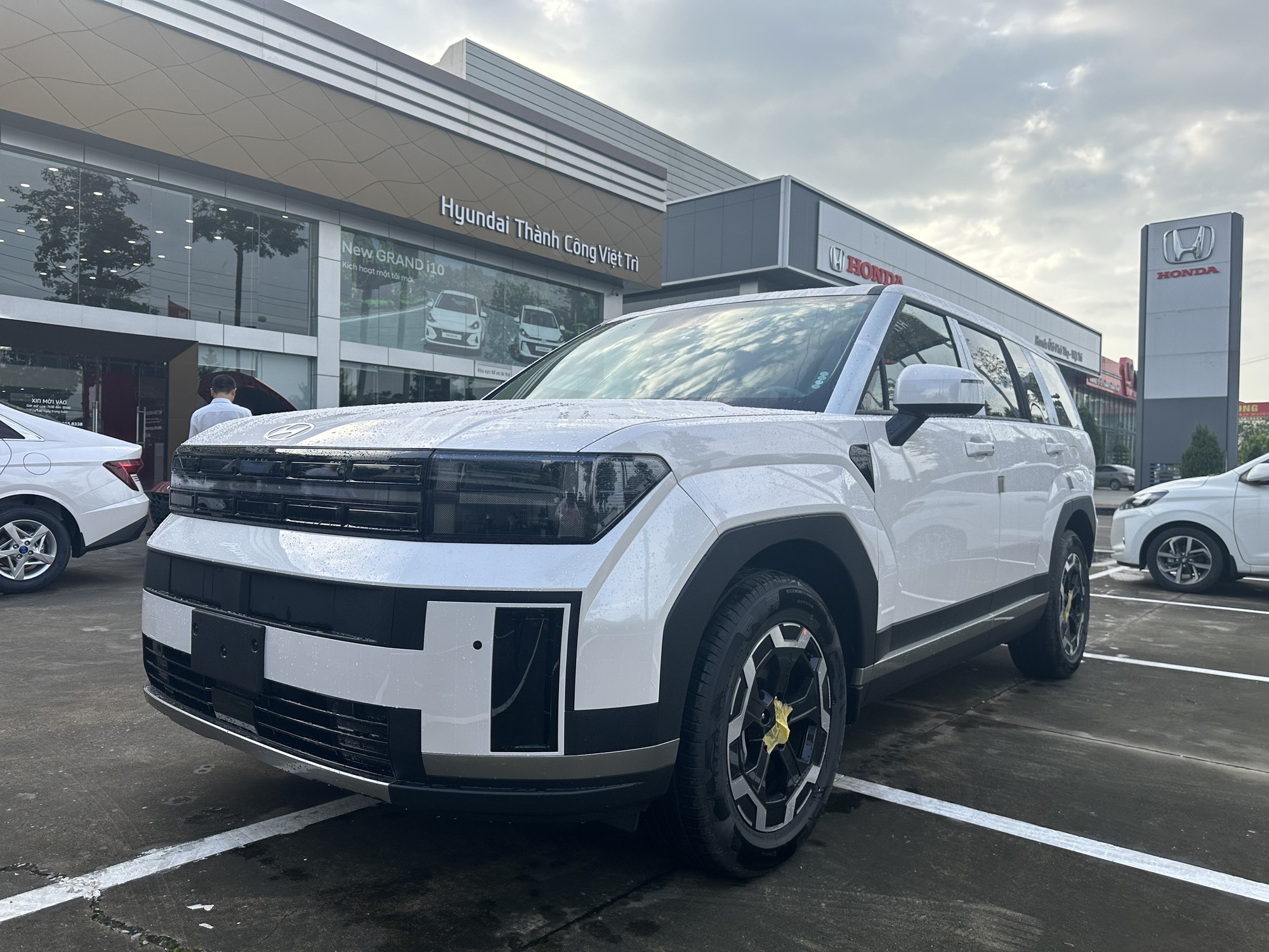 Giá Hyundai Santa Fe chạm ‘đáy’, bản tiêu chuẩn còn 855 triệu đồng, rẻ ngang Toyota Corolla Cross - Ảnh 2