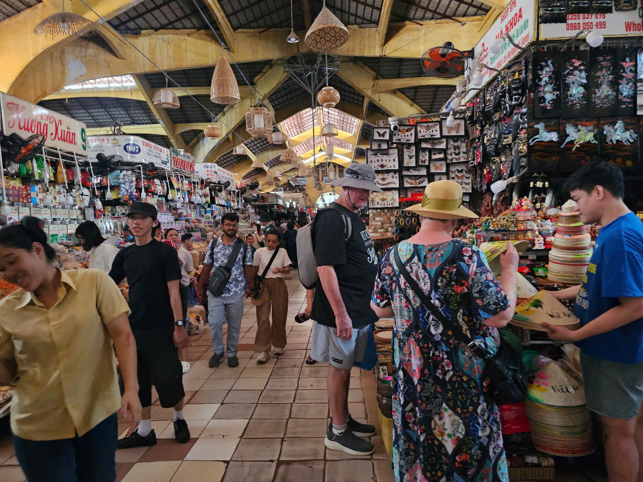 Nhiều tiểu thương ở Saigon Square vẫn tiếp tục đóng cửa sạp, nghỉ bán - Ảnh 3