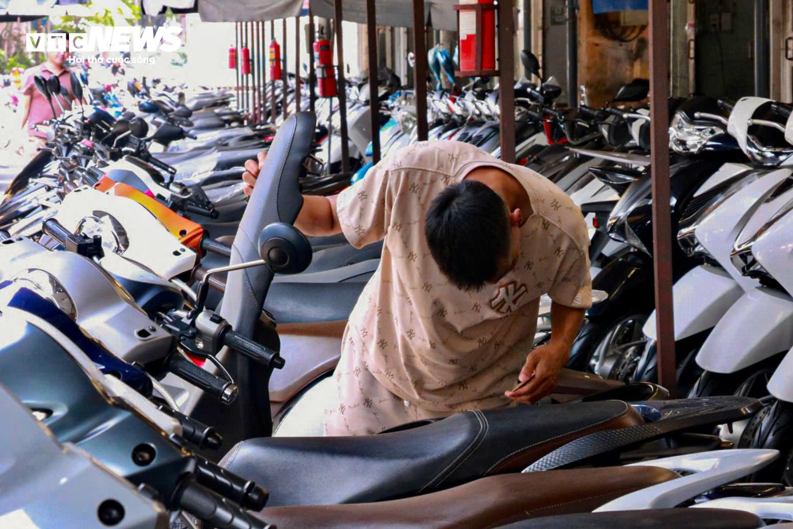 'Thủ phủ' xe máy cũ ở Hà Nội ế ẩm trước thông tin xe xăng sắp bị thay thế - Ảnh 8