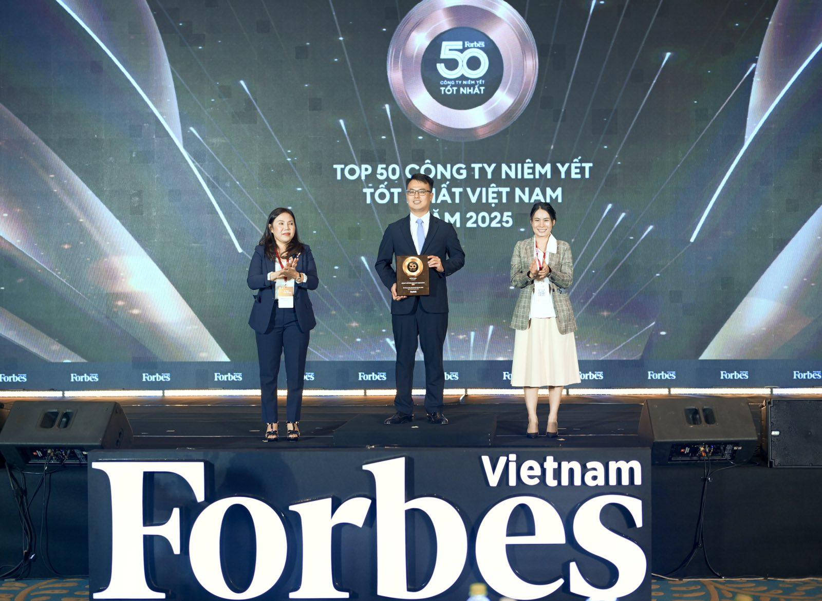 FPT Retail được vinh danh 'Top 50 công ty niêm yết tốt nhất Việt Nam' của Forbes - Ảnh 1